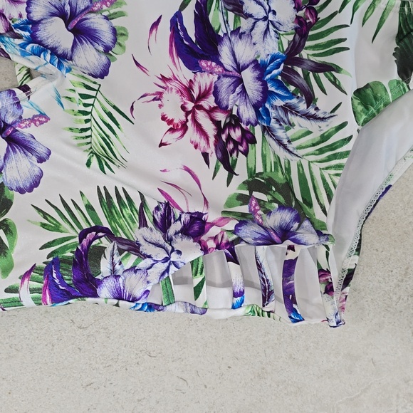 🌺 Tropical Cutout One-Piece Swimsuit – Island Vibes 🌺 - Picture 5 of 7